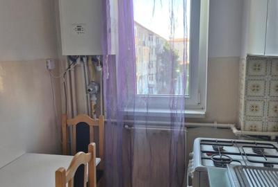 Apartament cu 2 camere decomandat în Letea Veche - 1