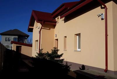 Casă cu 4 camere decomandat cu Teren 800 Mp în Central