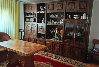 Apartament cu 3 camere decomandat, mobilat în Central