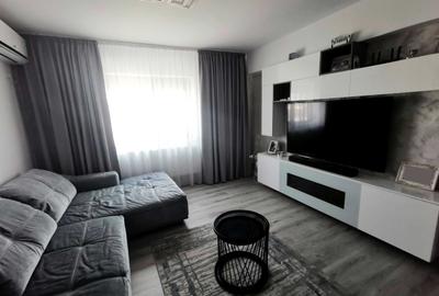 Apartament cu 3 camere decomandat în Sud