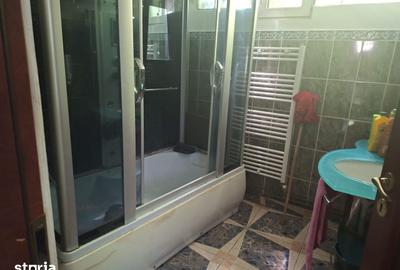 Casă cu 8 camere cu Teren 211 Mp în Mărășești