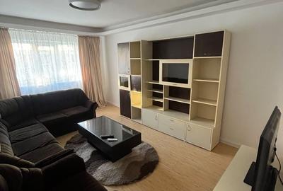 Apartament cu 3 camere decomandat în Micro 11