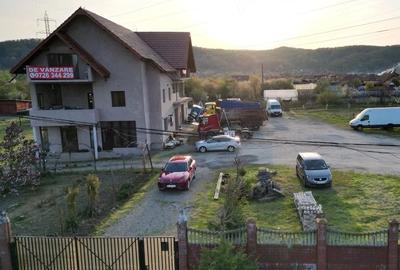 Casă cu 3 camere cu Teren 7773 Mp în Central - 1