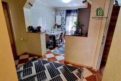 Apartament cu 3 camere decomandat în Micro 14 - 4