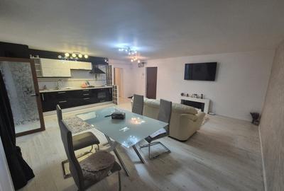 Apartament cu 3 camere decomandat, mobilat în Micro 4