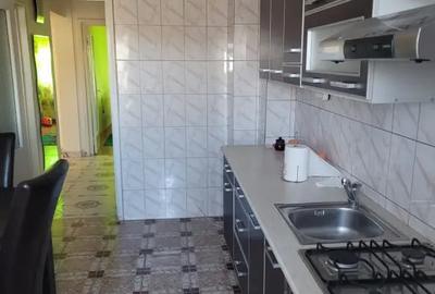Apartament cu 3 camere decomandat în Narcisa