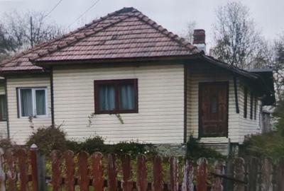 Casă cu 4 camere în Central - 1