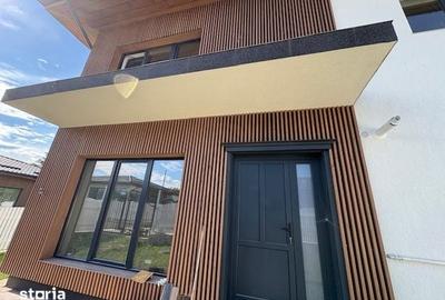 Casă cu 4 camere cu Teren 250 Mp în Vișan