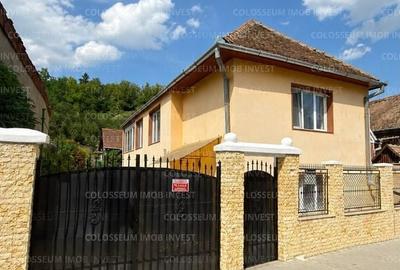 Casă cu 4 camere cu Teren 723 Mp în Central