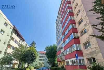 Apartament cu 3 camere decomandat în Răcădău