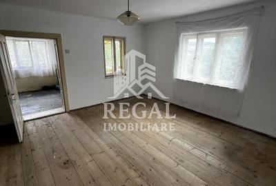Casă cu 2 camere cu Teren 1513 Mp în Peștișu Mare