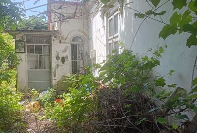 Casă cu 3 camere cu Teren 306 Mp în Calea București