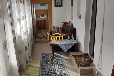 Casă cu 6 camere cu Teren 5600 Mp în Golești - 3