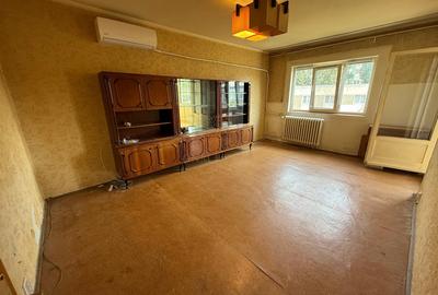 Apartament cu 3 camere decomandat în Gorjului