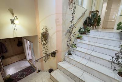 Casă individuală cu 7 camere cu Canalizare în Central - 11