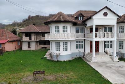 Casă individuală cu 7 camere cu Canalizare în Central - 7