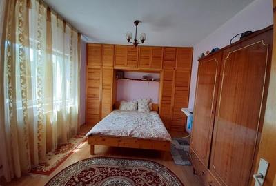 Casă cu 5 camere cu Teren 396 Mp în Traian - 3