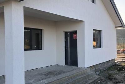 Casă cu 3 camere în Valu lui Traian