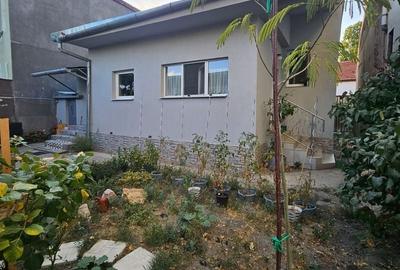 Casă cu 4 camere cu Teren 240 Mp în Central