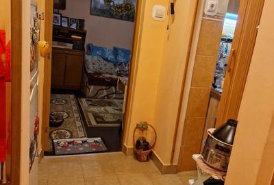 Apartament cu 2 camere decomandat în Tei