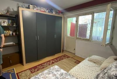 Apartament cu 3 camere semidecomandat în Viziru 1