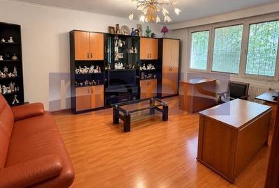 Apartament cu 3 camere în Drumul Taberei