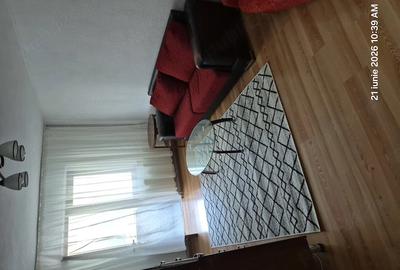 Apartament cu 3 camere semidecomandat în Micro 8 - 2