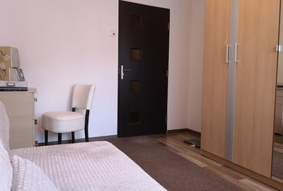 Apartament cu 3 camere decomandat, mobilat în Răcădău - 9