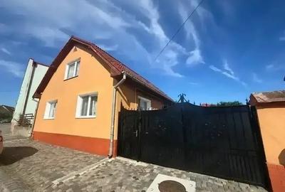 Casă cu Teren 876 Mp în Central - 3