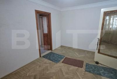 Apartament cu 3 camere decomandat în Micro 40