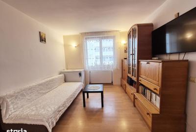 Apartament cu 4 camere semidecomandat în Precista