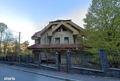 Casă cu 4 camere în Central