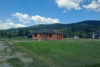 Casă cu 3 camere în Săcădat