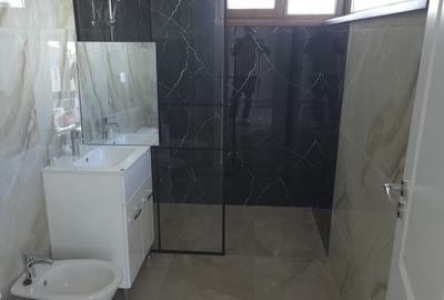 Casă cu 4 camere în Domnești