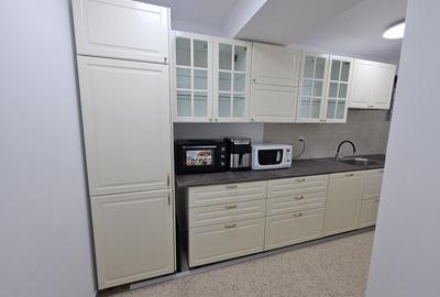 Apartament cu 3 camere semidecomandat în Bucureștii Noi