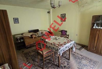 Casă cu 2 camere cu Teren 1685 Mp în Măieruș