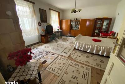 Casă cu 2 camere cu Teren 100 Mp în Central
