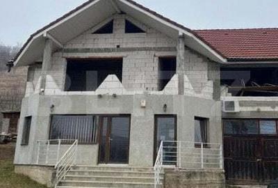Casă cu 4 camere cu Teren 700 Mp în Căianu - 1