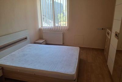 Apartament cu 2 camere semidecomandat în Cantemir
