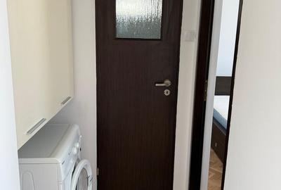 Apartament cu 3 camere semidecomandat în Iancului