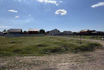 Teren de 305 mp, în Chercea - 2