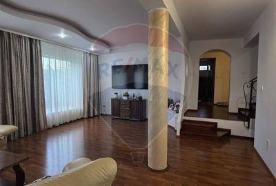 Casă individuală cu 6 camere cu Teren 389 Mp în Micro 3 - 4