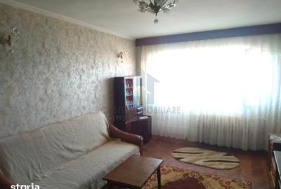 Apartament cu 3 camere decomandat în Călărași