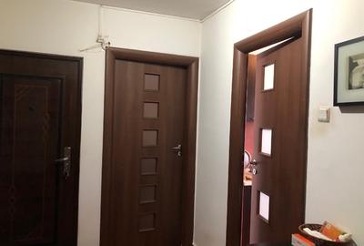 Apartament cu 3 camere decomandat, mobilat în Gorjului