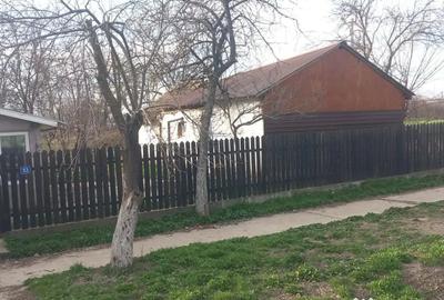 Casă cu 3 camere cu Teren 1000 Mp în Vâlcelele