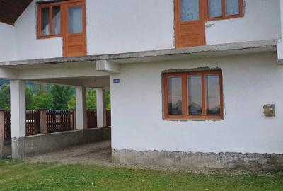 Casă cu Teren 1400 Mp în Central