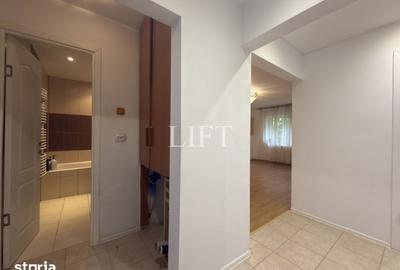 Apartament cu 3 camere decomandat în Astra
