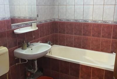 Apartament cu 3 camere decomandat în Soarelui