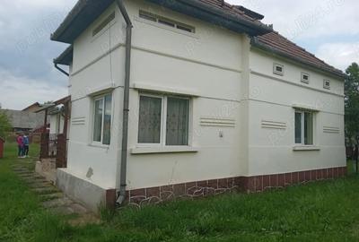 Casă cu 5 camere cu Teren 1100 Mp în Subcetate