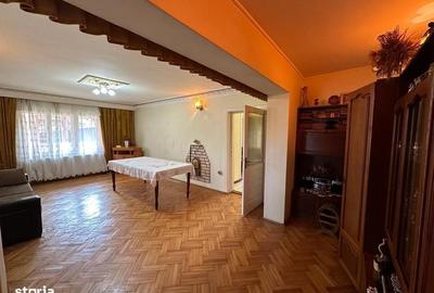 Casă cu 4 camere în Răgman